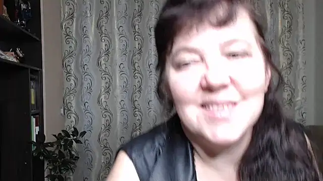 Snapshot of Illusionq chatting on 12.03.25 Illusionq online show from 12.03.25