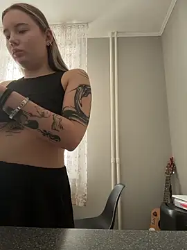 StephanieMur online show from 11.28.25