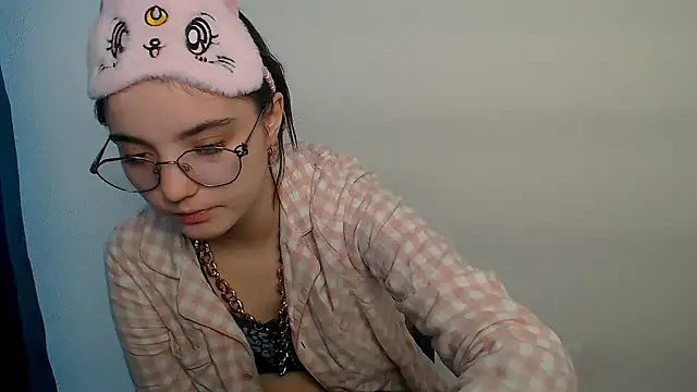 Snapshot of Sun_Shine__ chatting on 03.18.26 Sun Shine online show from 03.18.26