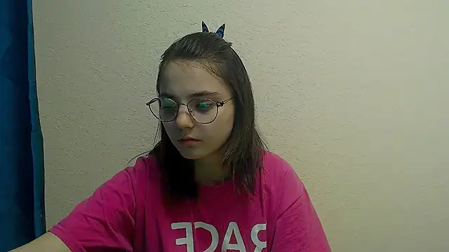 Snapshot of Sun_Shine__ chatting on 04.04.26 Sun Shine online show from 04.04.26