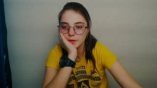 Snapshot of Sun_Shine__ chatting on 04.11.26 Sun Shine online show from 04.11.26