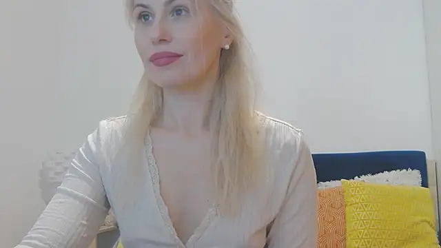 Snapshot of Lika_Soul chatting on 10.19.25 Lika Soul online show from 10.19.25