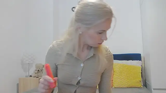 Snapshot of Lika_Soul chatting on 10.21.25 Lika Soul online show from 10.21.25