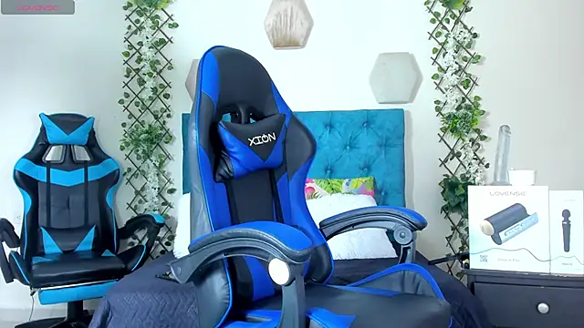 Snapshot of _taylor_black chatting on 10.31.25  taylor black online show from 10.31.25