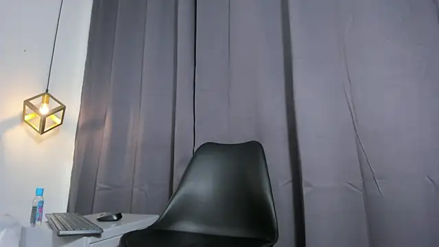 lianfox  online show from 10.25.25