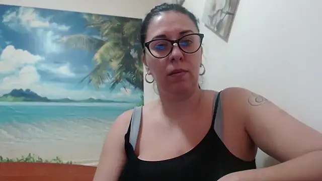 Snapshot of jollene chatting on 10.28.25 jollene online show from 10.28.25