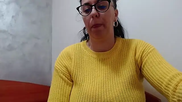 Snapshot of jollene chatting on 11.17.25 jollene online show from 11.17.25