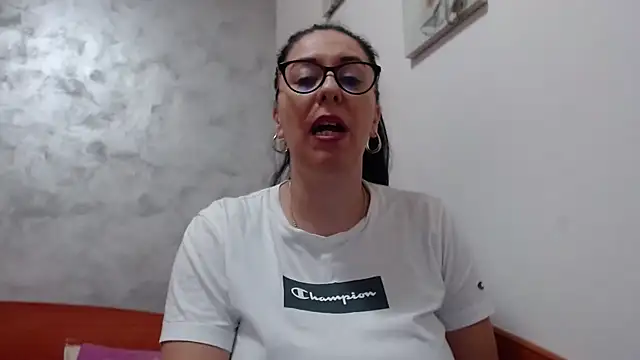 Snapshot of jollene chatting on 11.26.25 jollene online show from 11.26.25