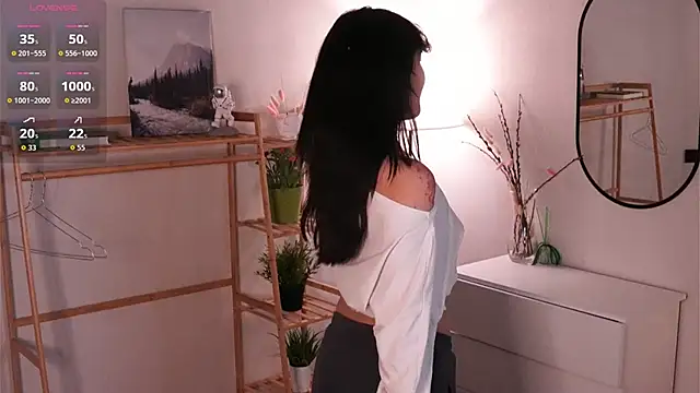 MoiraEger online show from 12.20.25