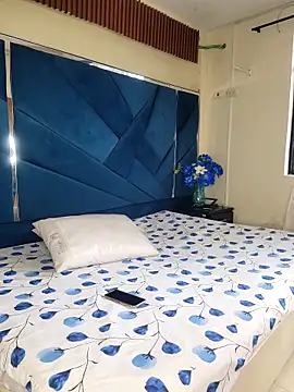 CrisMarulanda online show from 11.22.25