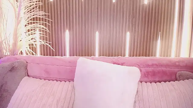 Snapshot of MylaDreams chatting on 09.27.25 MylaDreams online show from 09.27.25