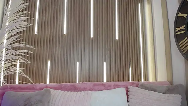 Snapshot of MylaDreams chatting on 09.29.25 MylaDreams online show from 09.29.25