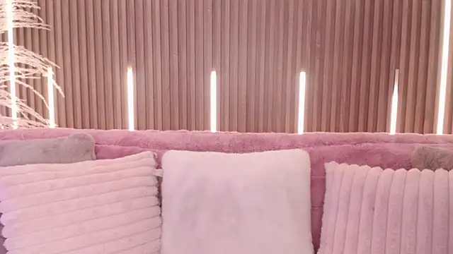 Snapshot of MylaDreams chatting on 10.02.25 MylaDreams online show from 10.02.25