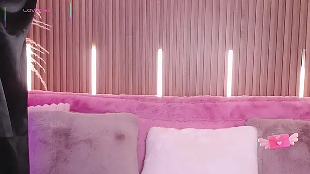 Snapshot of MylaDreams chatting on 10.03.25 MylaDreams online show from 10.03.25