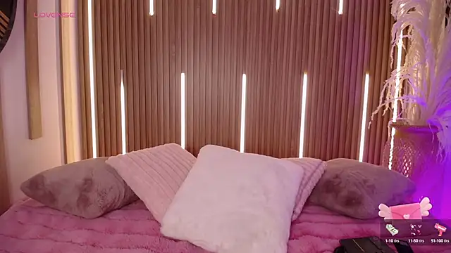 Snapshot of MylaDreams chatting on 10.05.25 MylaDreams online show from 10.05.25