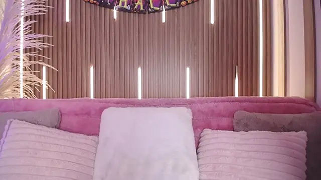 Snapshot of MylaDreams chatting on 10.18.25 MylaDreams online show from 10.18.25