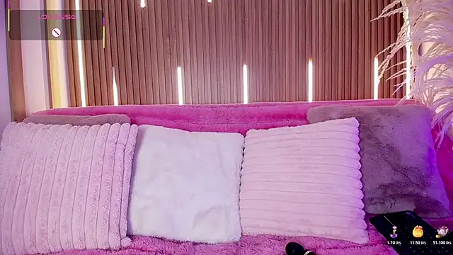 Snapshot of MylaDreams chatting on 11.07.25 MylaDreams online show from 11.07.25