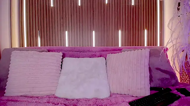 Snapshot of MylaDreams chatting on 11.10.25 MylaDreams online show from 11.10.25