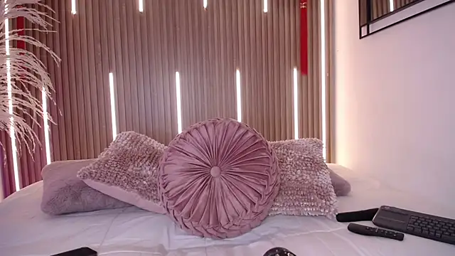 MylaDreams online show from 03.12.26