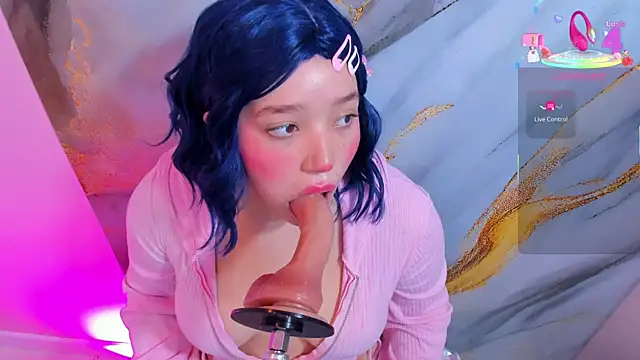 Snapshot of hinata_dolly chatting on 10.28.25 hinata dolly online show from 10.28.25