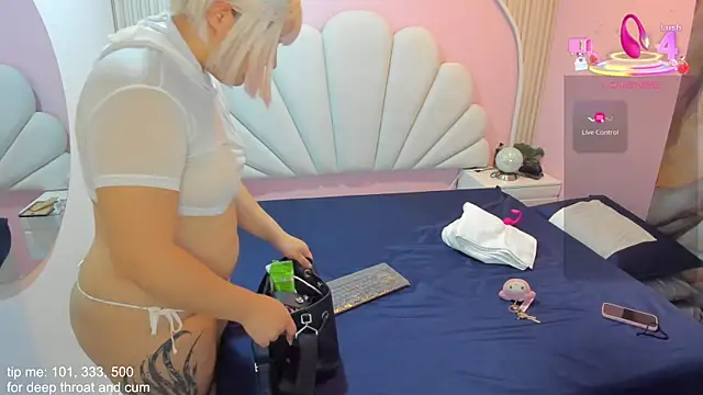 Snapshot of hinata_dolly chatting on 11.29.25 hinata dolly online show from 11.29.25