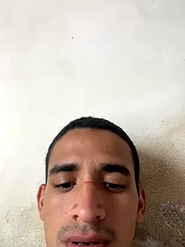 Snapshot of ikaro21 chatting on 10.30.25 ikaro21 online show from 10.30.25