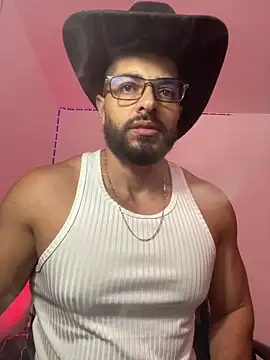 Snapshot of magnumchris chatting on 05.18.26 magnumchris online show from 05.18.26