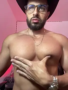 Snapshot of magnumchris chatting on 05.19.26 magnumchris online show from 05.19.26