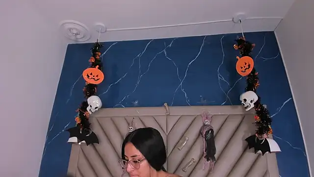 Snapshot of Ibbie_drastic chatting on 10.31.25 Ibbie drastic online show from 10.31.25