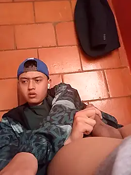 Snapshot of Lee_priest chatting on 12.18.25 Lee priest online show from 12.18.25