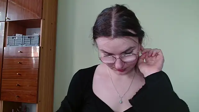 Snapshot of LooveELLYx chatting on 02.04.25 LooveELLYx online show from 02.04.25