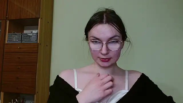 Snapshot of LooveELLYx chatting on 02.13.25 LooveELLYx online show from 02.13.25