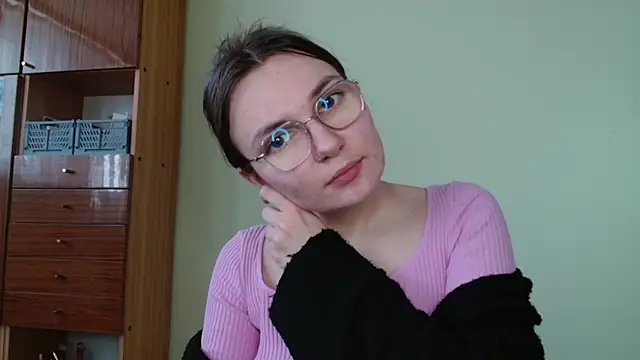 Snapshot of LooveELLYx chatting on 02.14.25 LooveELLYx online show from 02.14.25