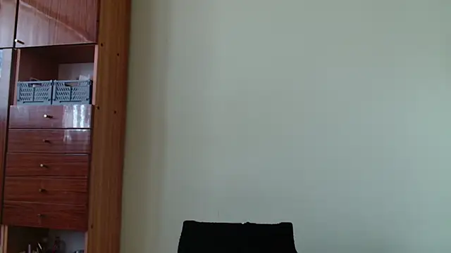 Snapshot of LooveELLYx chatting on 02.14.25 LooveELLYx online show from 02.14.25