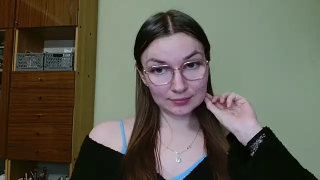 Snapshot of LooveELLYx chatting on 02.18.25 LooveELLYx online show from 02.18.25