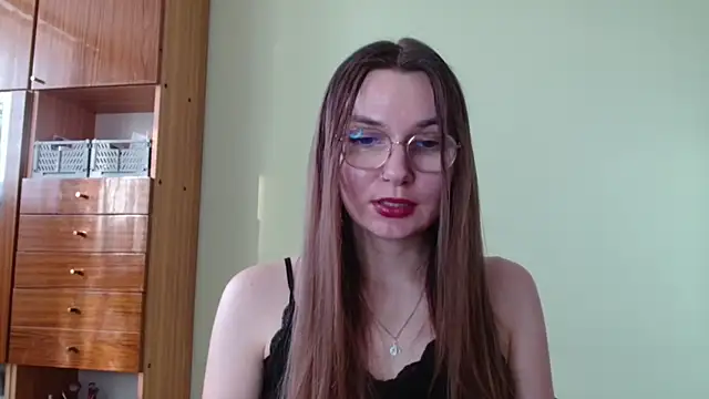 Snapshot of LooveELLYx chatting on 02.24.25 LooveELLYx online show from 02.24.25