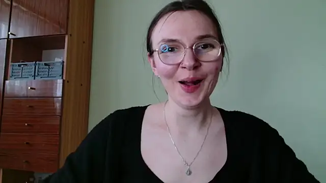 Snapshot of LooveELLYx chatting on 02.26.25 LooveELLYx online show from 02.26.25