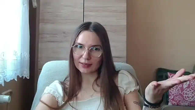 Snapshot of LooveELLYx chatting on 03.04.25 LooveELLYx online show from 03.04.25