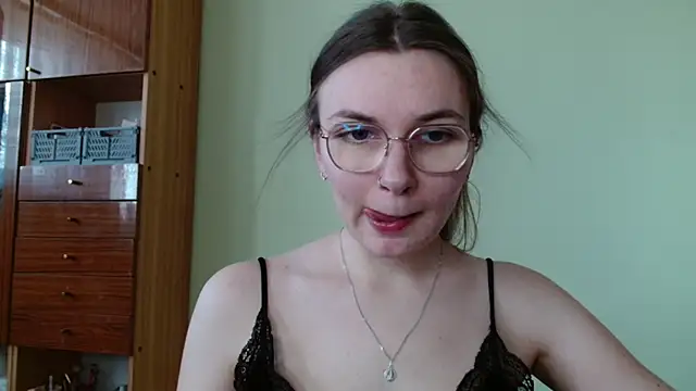 Snapshot of LooveELLYx chatting on 03.07.25 LooveELLYx online show from 03.07.25