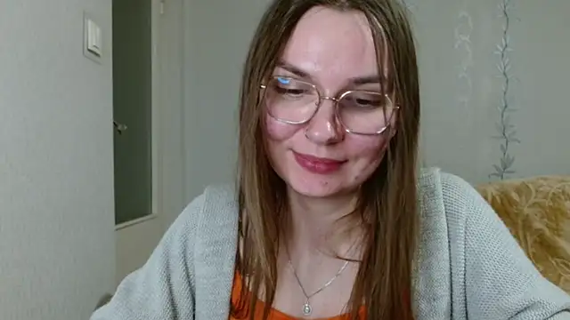 Snapshot of LooveELLYx chatting on 03.18.25 LooveELLYx online show from 03.18.25