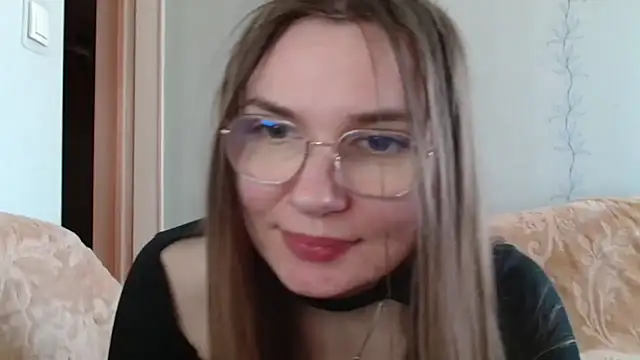 Snapshot of LooveELLYx chatting on 03.21.25 LooveELLYx online show from 03.21.25