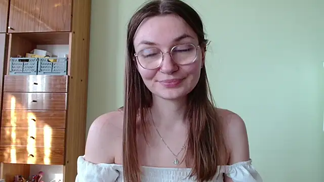 Snapshot of LooveELLYx chatting on 10.03.25 LooveELLYx online show from 10.03.25