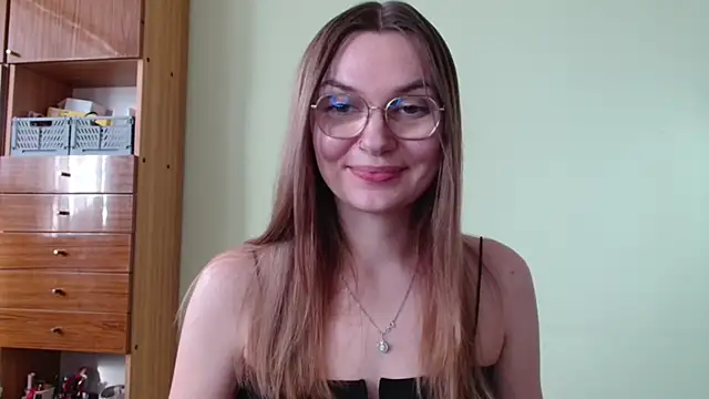 Snapshot of LooveELLYx chatting on 10.13.25 LooveELLYx online show from 10.13.25