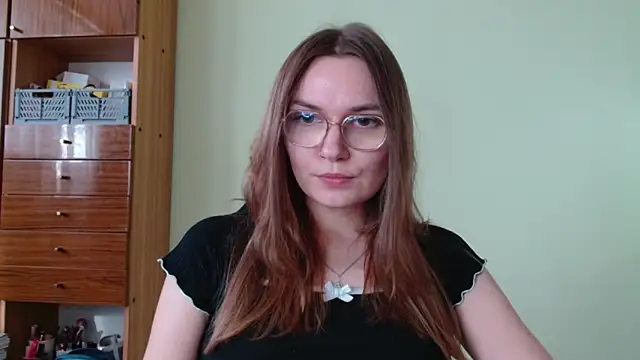 Snapshot of LooveELLYx chatting on 10.15.25 LooveELLYx online show from 10.15.25