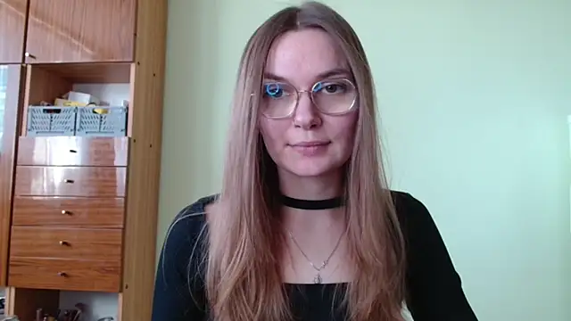 Snapshot of LooveELLYx chatting on 10.20.25 LooveELLYx online show from 10.20.25