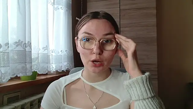 Snapshot of LooveELLYx chatting on 10.27.25 LooveELLYx online show from 10.27.25