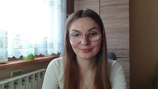 Snapshot of LooveELLYx chatting on 10.28.25 LooveELLYx online show from 10.28.25