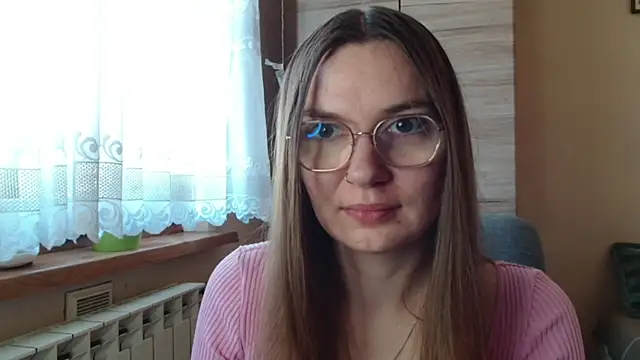 Snapshot of LooveELLYx chatting on 10.31.25 LooveELLYx online show from 10.31.25