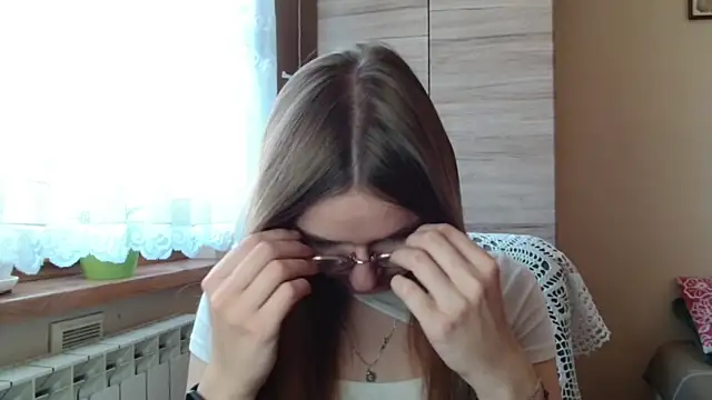 Snapshot of LooveELLYx chatting on 11.04.25 LooveELLYx online show from 11.04.25