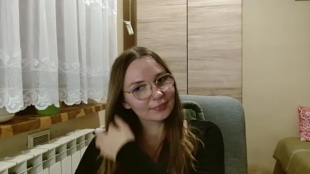 Snapshot of LooveELLYx chatting on 11.16.25 LooveELLYx online show from 11.16.25